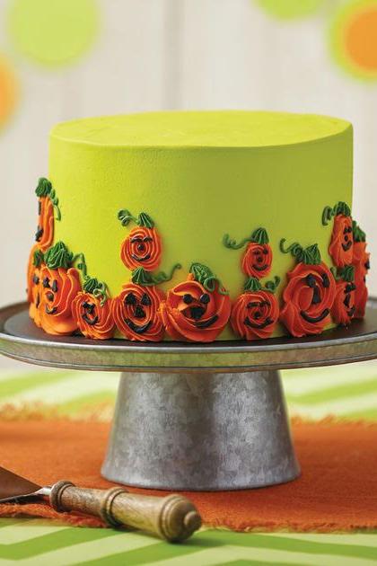 कद्दू Swirl Halloween Cake