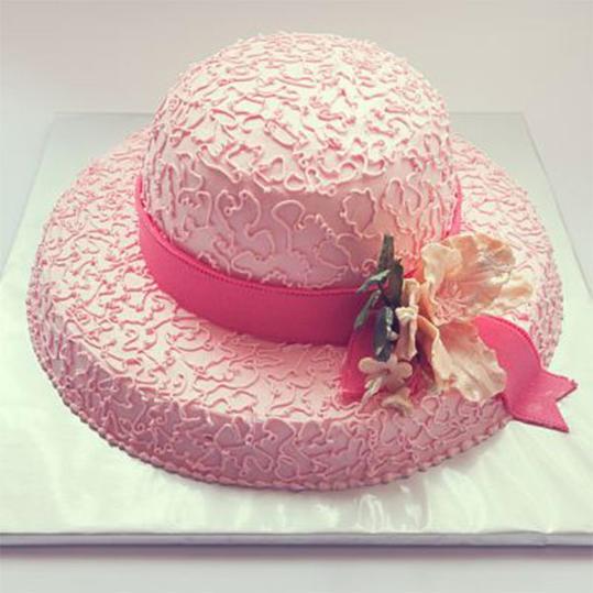 Ružičasta Derby Hat Cake