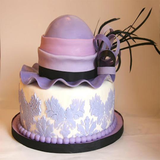 purpurna boja Feathered Derby Hat Cake