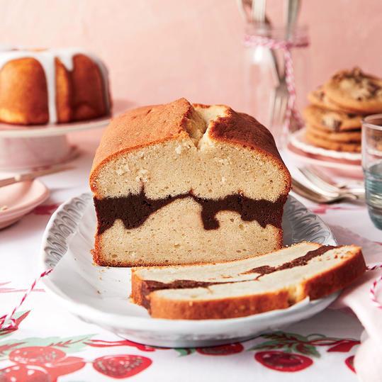 वनीला Bean-Brownie Ripple Pound Cake 