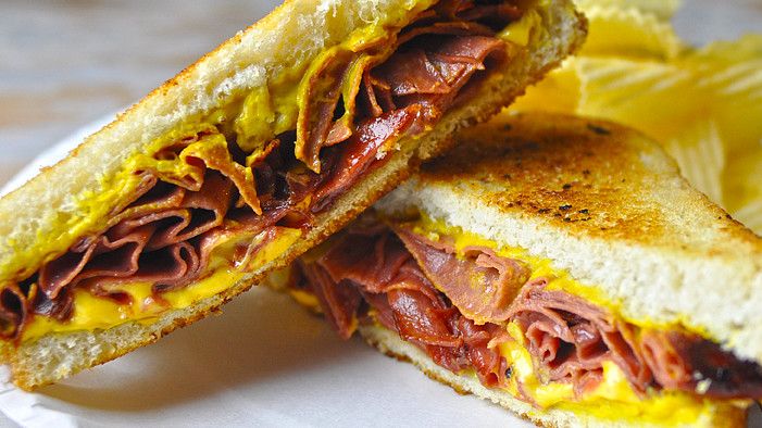 Zapad Virginia: Fried Bologna Sandwich 