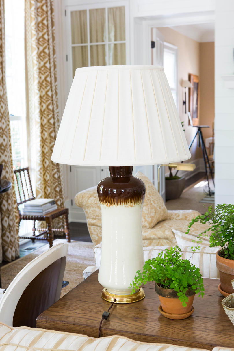 सफेद Brown Table Lamp