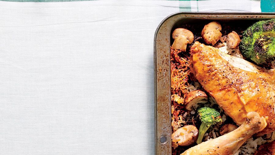 Jednostavan Whole Chicken with Roasted Broccoli-Mushroom Rice