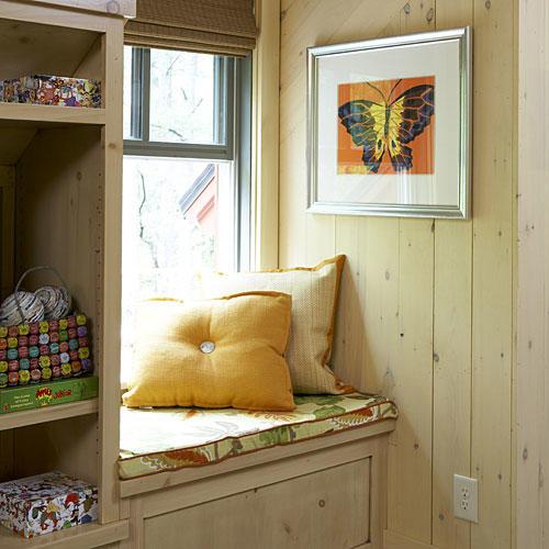 ए Window Seat in a Cozy Nook